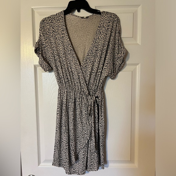 NEW Z Supply Torre Mini Leopard Print Wrap Dress Size XS - Picture 2 of 8
